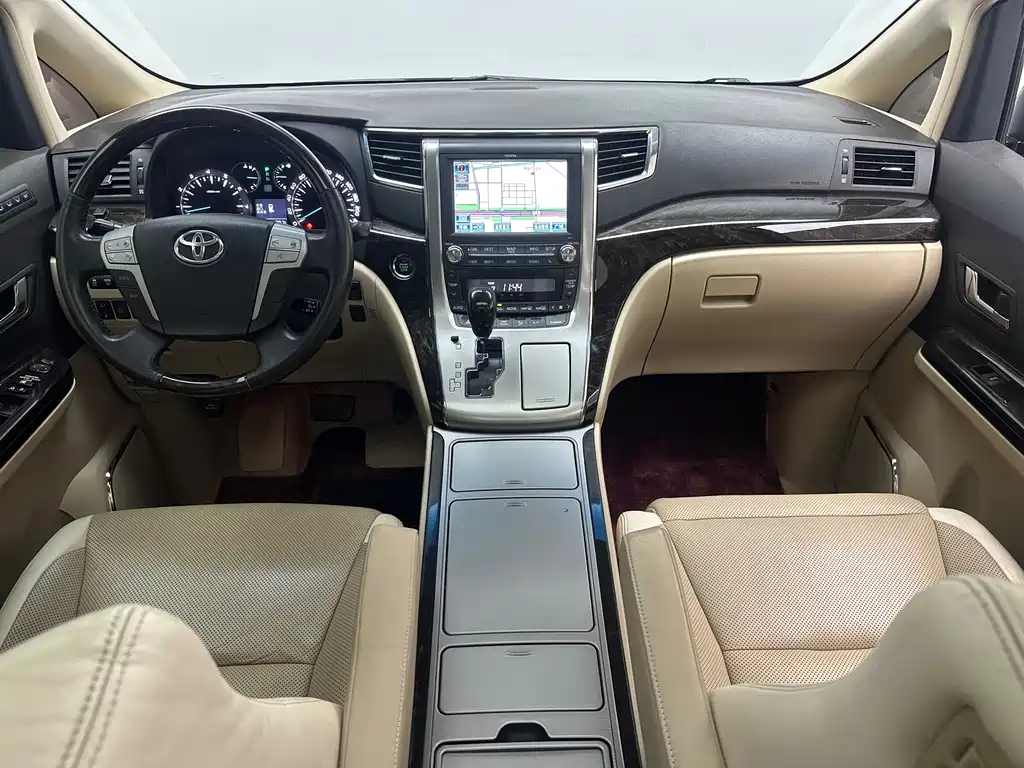 Toyota Alphard — миниатюра 42