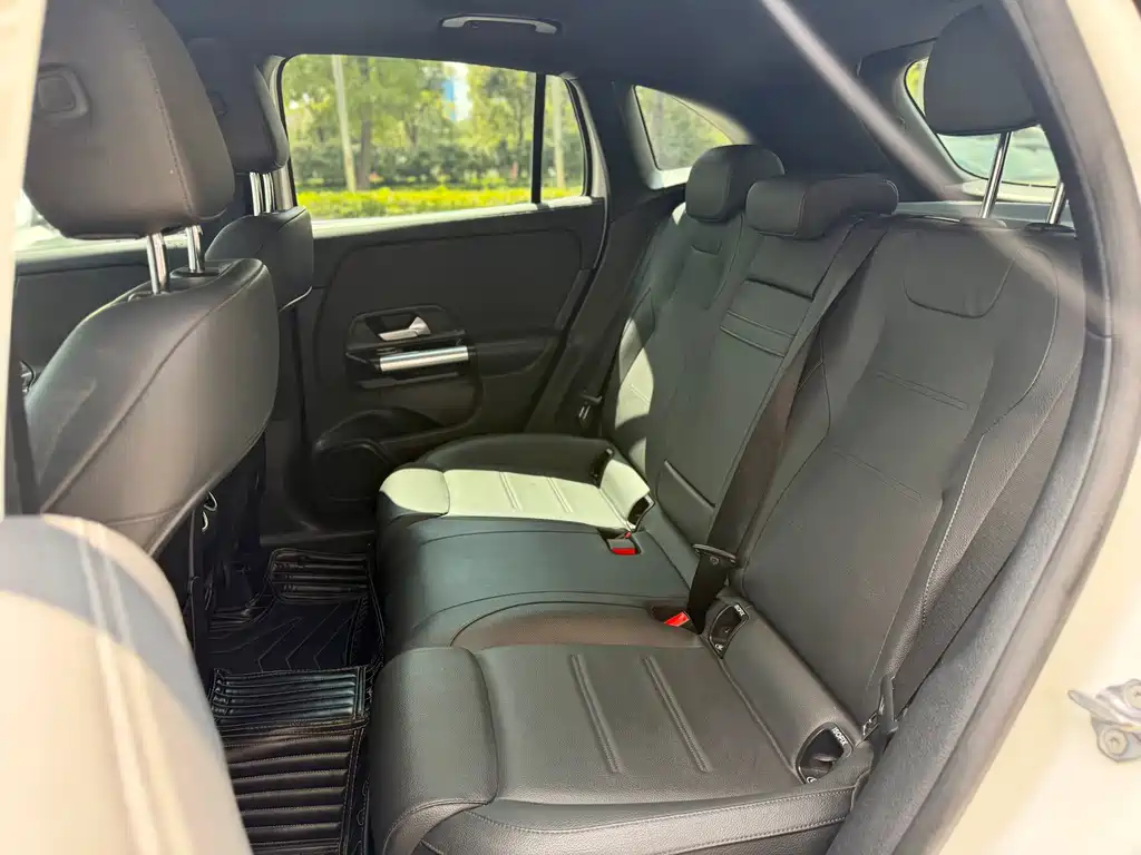 Mercedes-Benz GLA — миниатюра 14