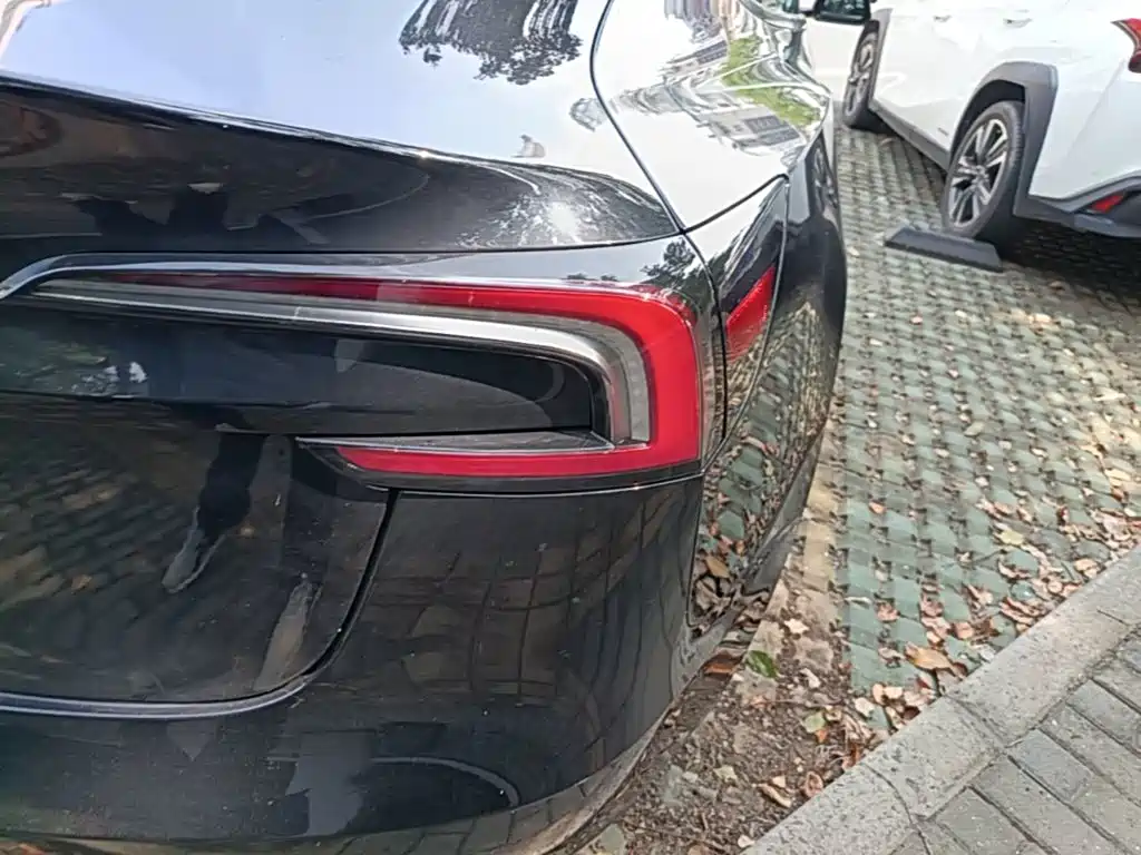 Tesla Model 3 — миниатюра 8