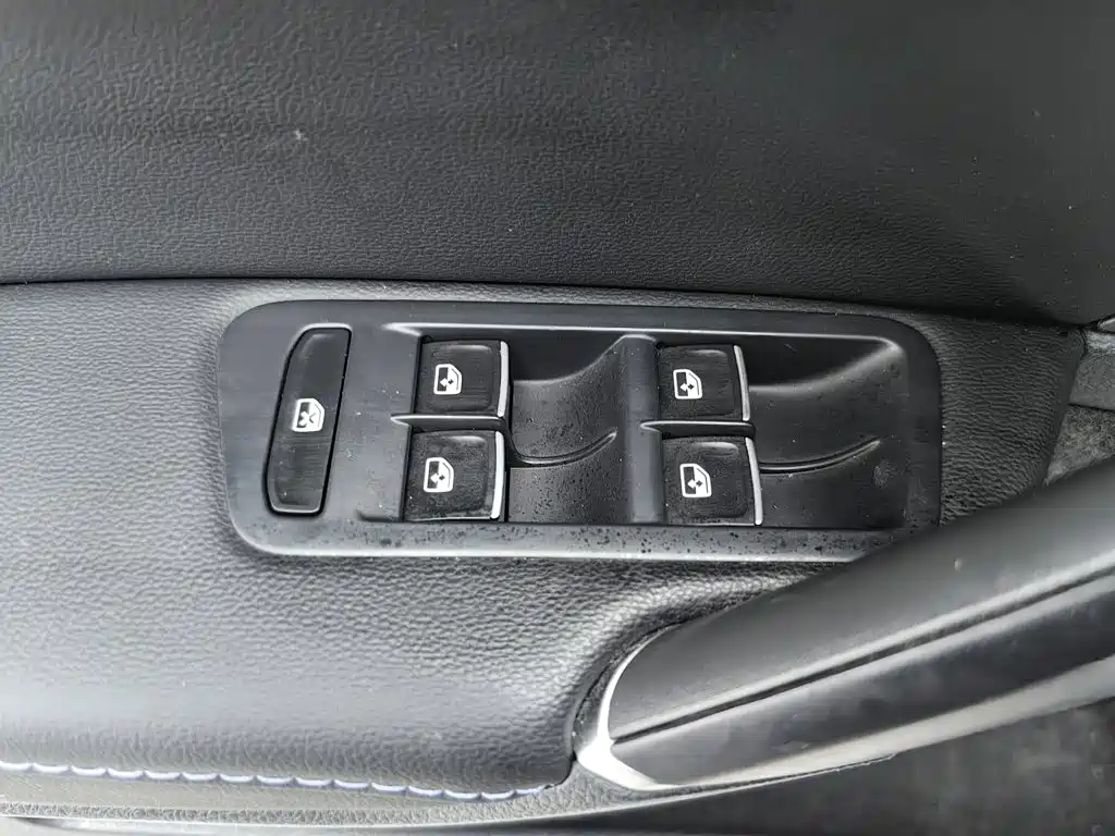Volkswagen Golf EV — миниатюра 9