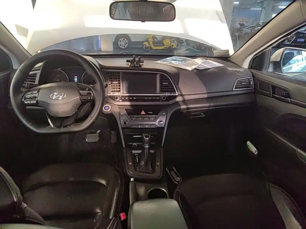 Hyundai Elantra — миниатюра 10