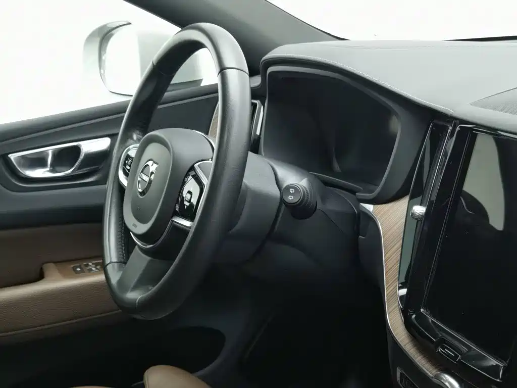 Volvo XC60 — миниатюра 22