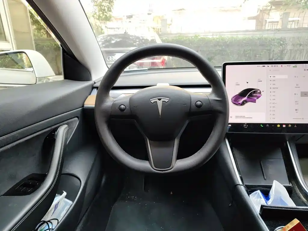Tesla Model 3 — миниатюра 11