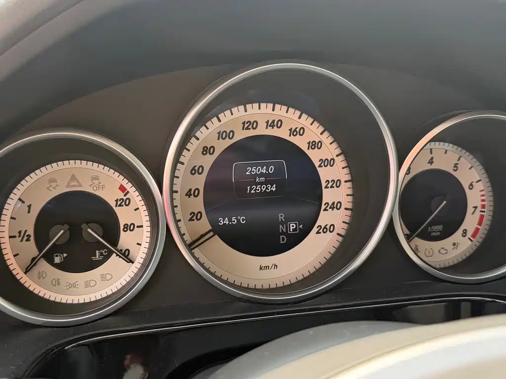 Mercedes-Benz E-Class — миниатюра 7