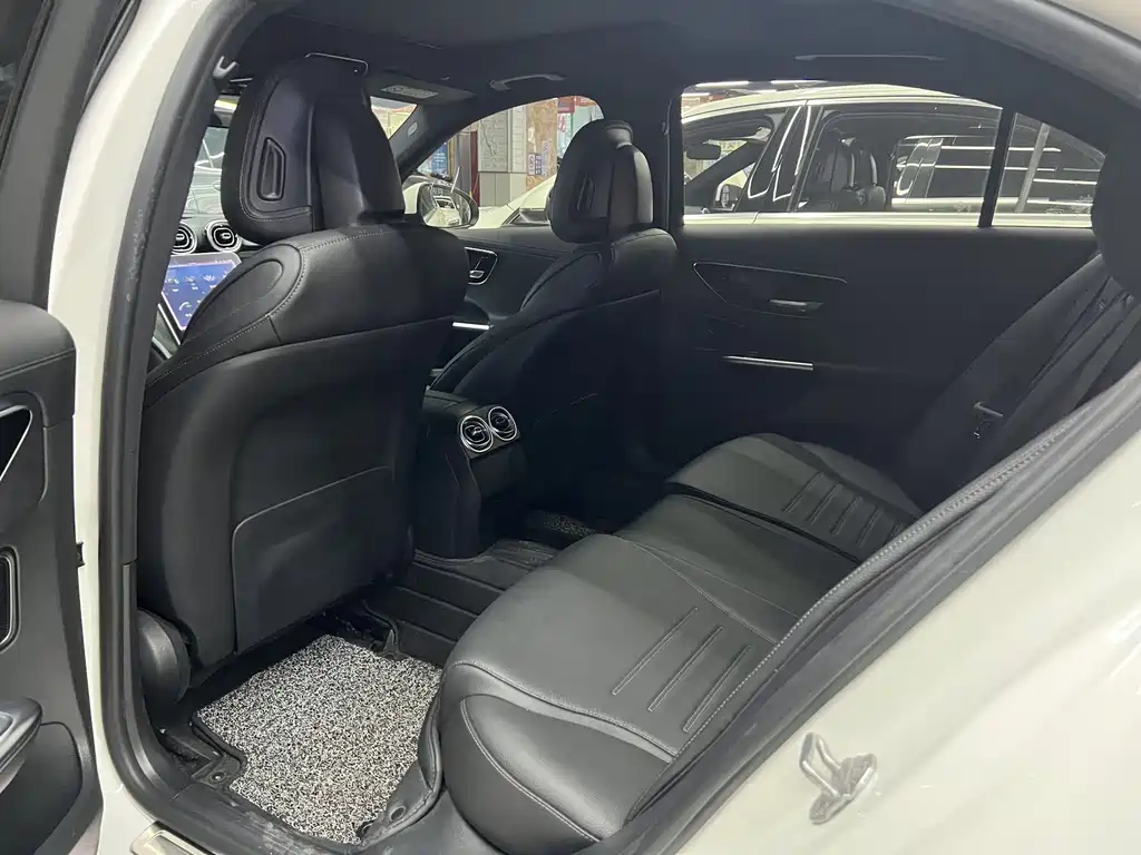 Mercedes-Benz C-Class — миниатюра 5