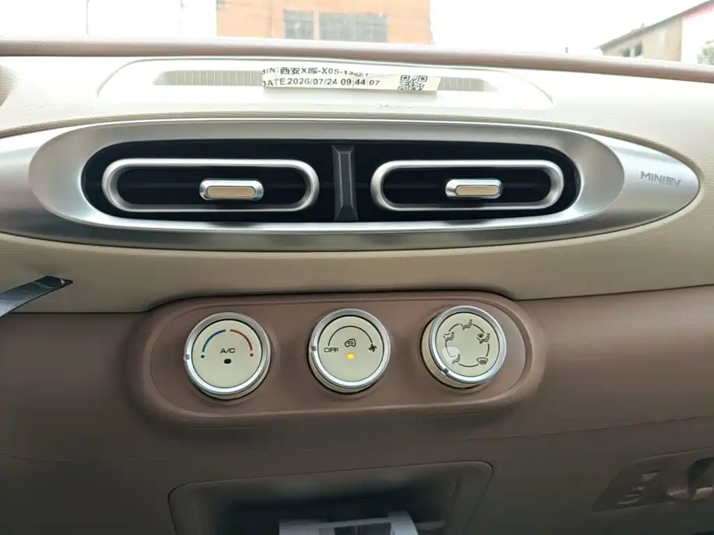 Wuling MINIEV — миниатюра 13