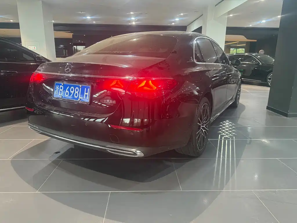 Mercedes-Benz E-Class — миниатюра 6