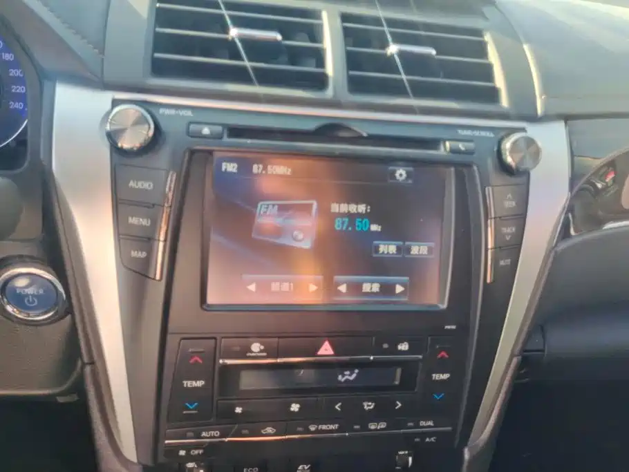 Toyota Camry — миниатюра 13