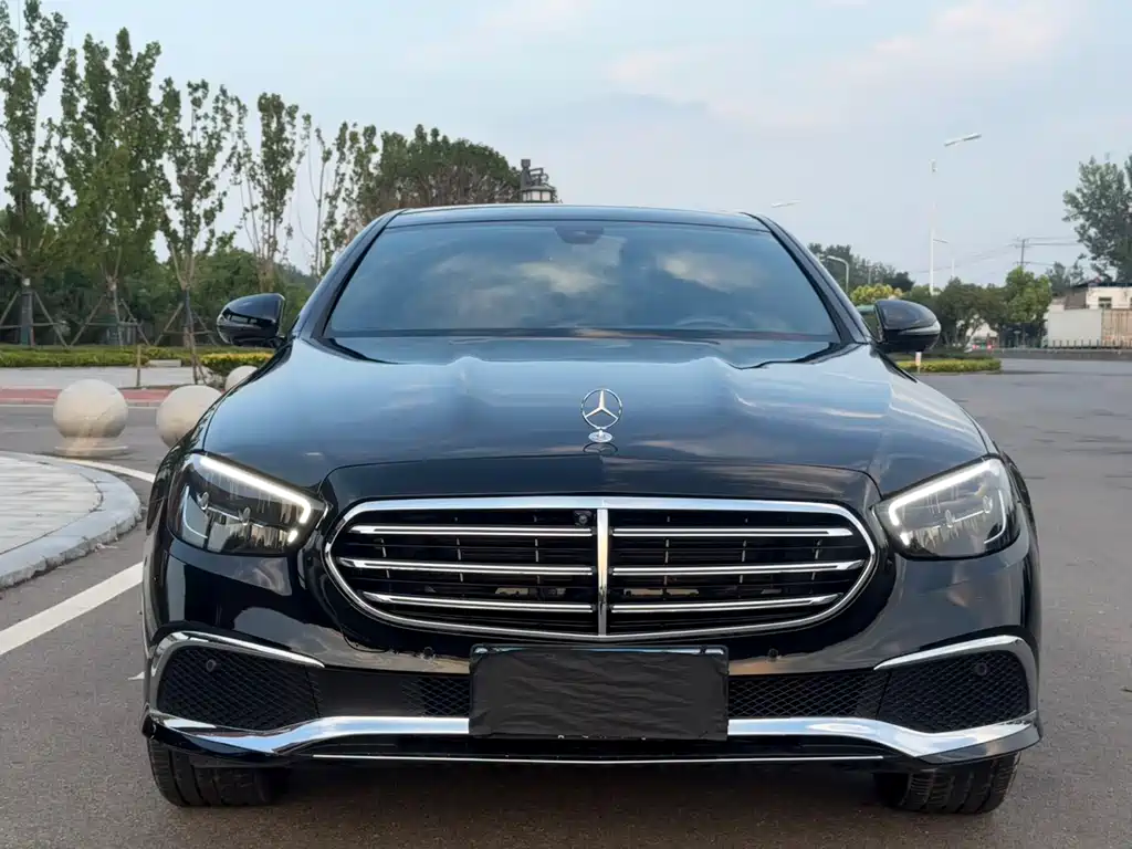 Mercedes-Benz E-Class — миниатюра 2