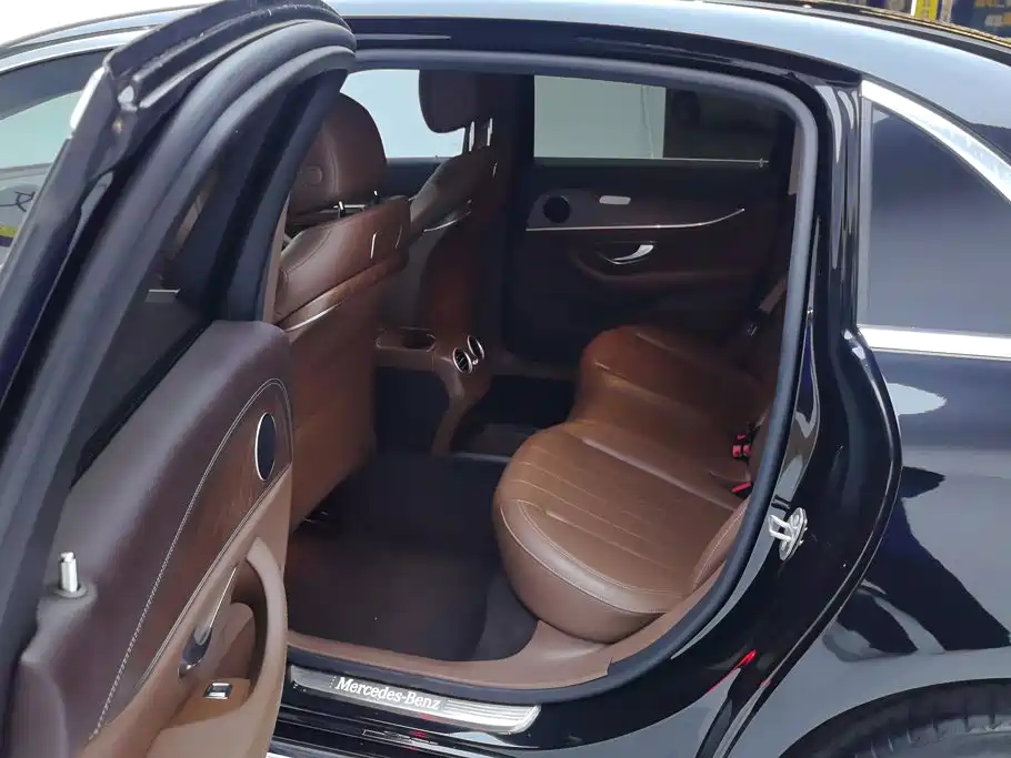 Mercedes-Benz E-Class — миниатюра 11
