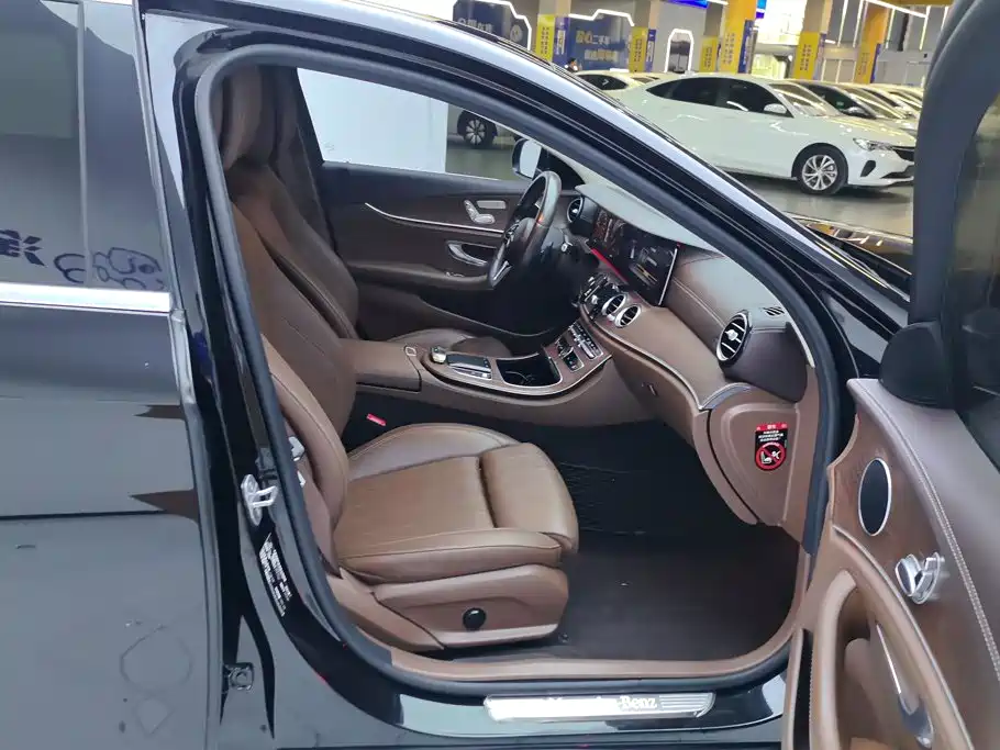 Mercedes-Benz E-Class — миниатюра 8