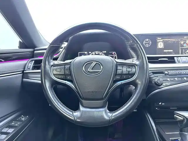 Lexus ES — миниатюра 8