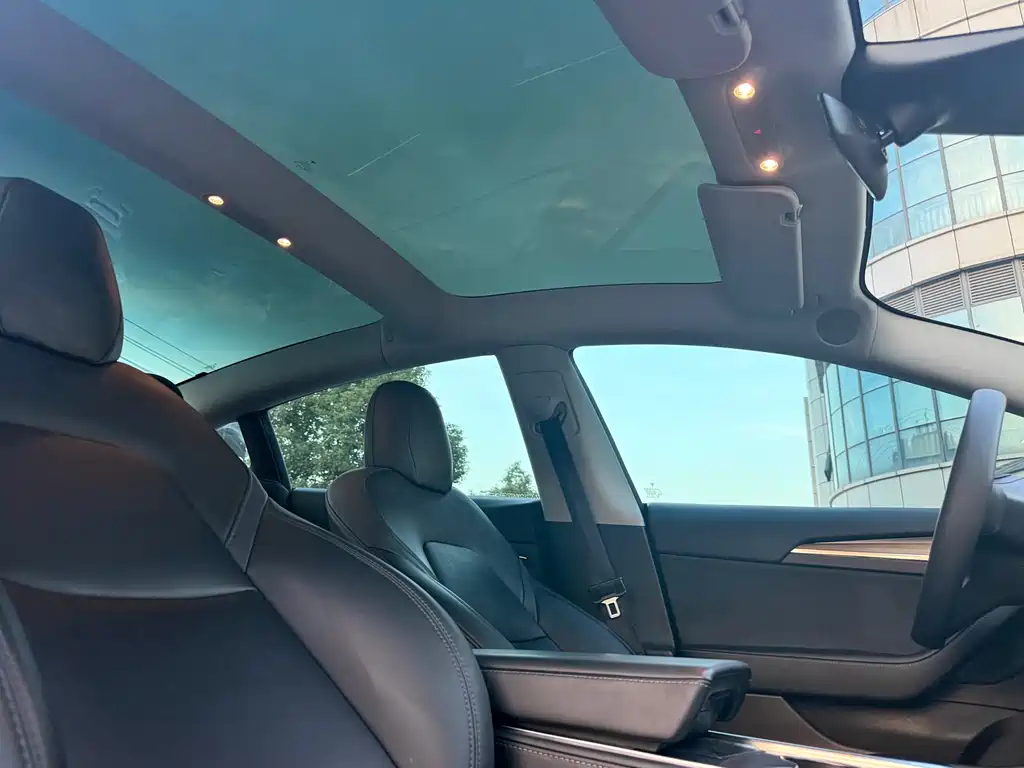 Tesla Model 3 — миниатюра 11