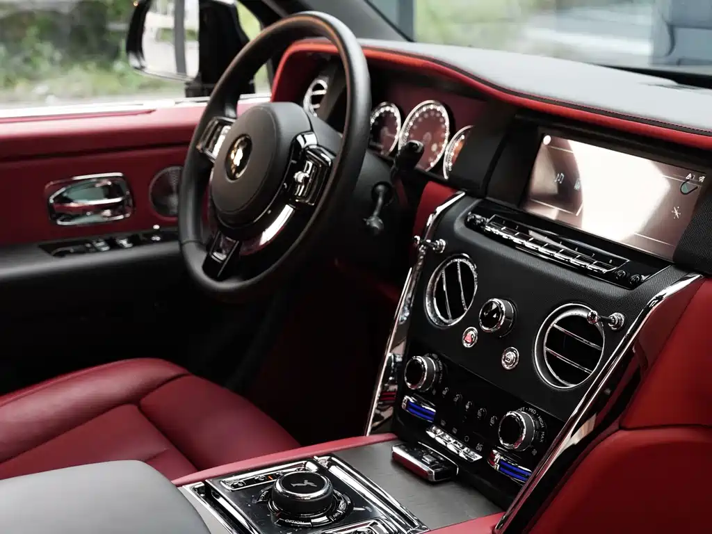 Rolls-Royce Cullinan — миниатюра 10