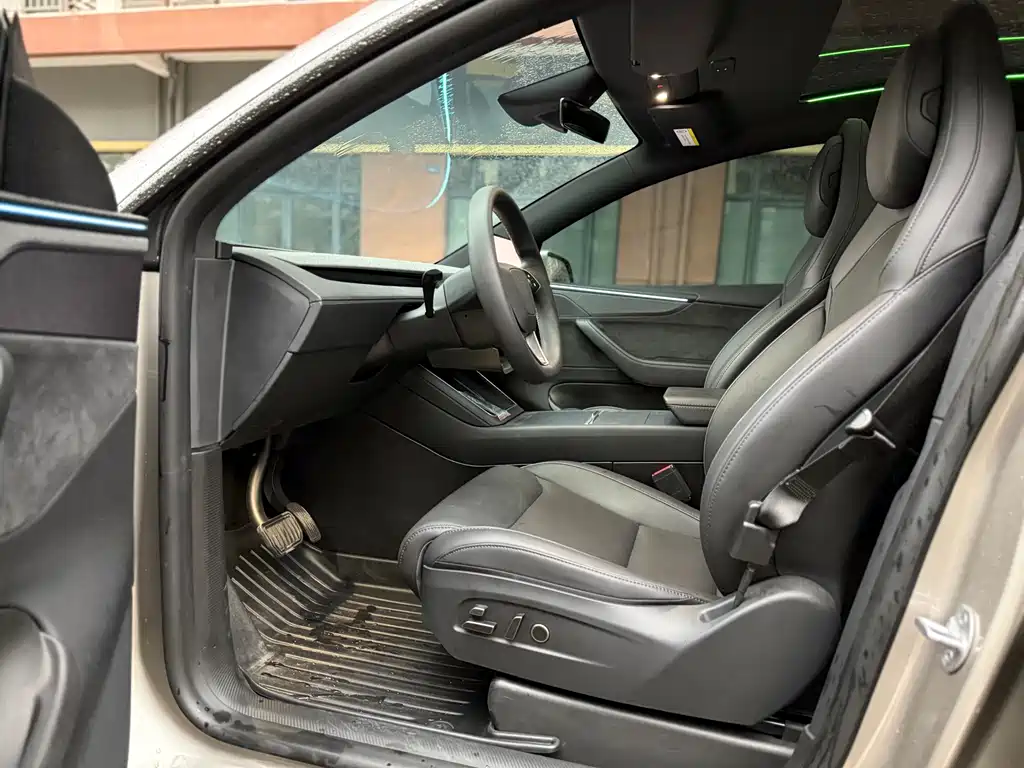 Tesla Model Y L — миниатюра 7