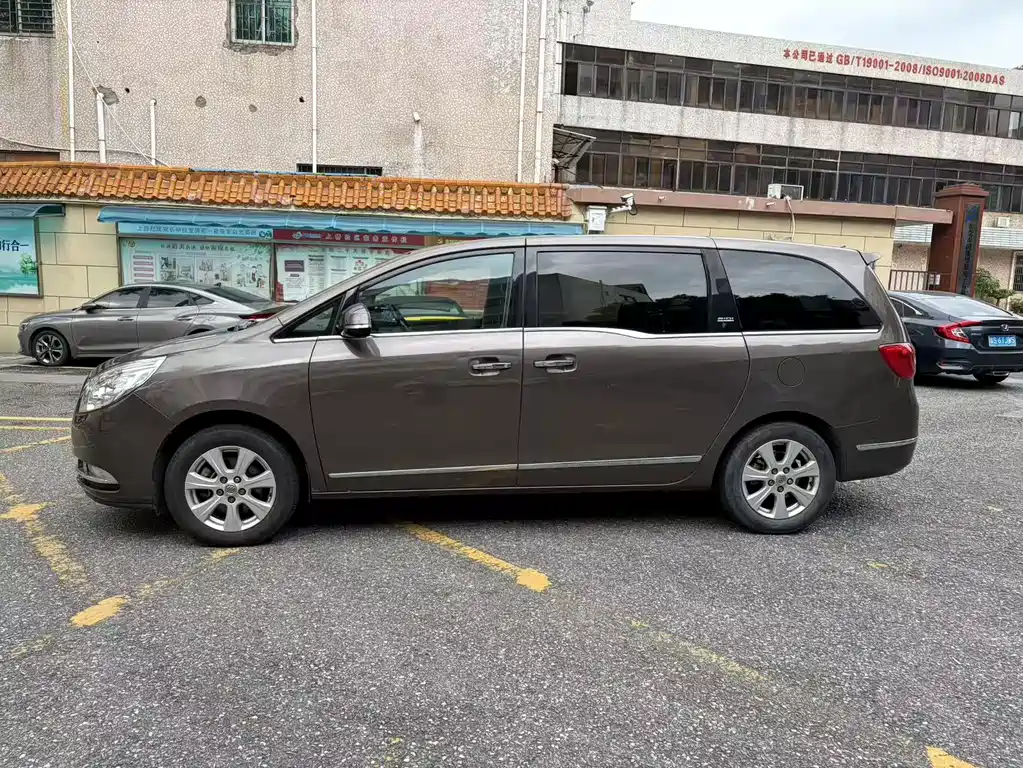 Buick GL8 — миниатюра 7