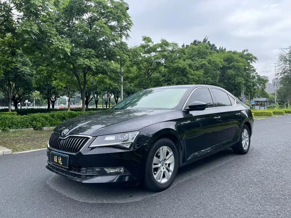 Skoda Superb 2016 TSI330 DSG