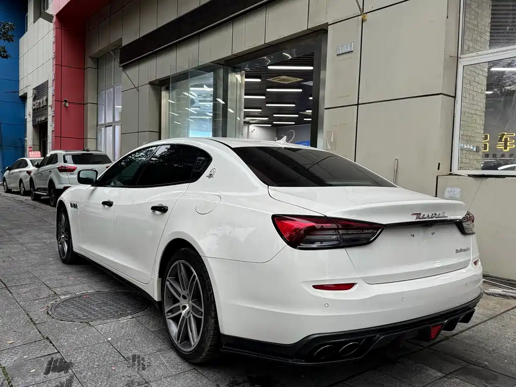 Maserati Quattroporte — миниатюра 4