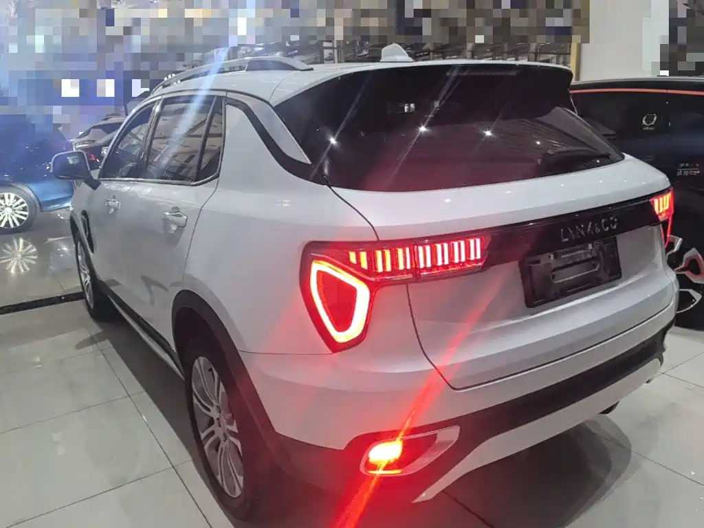 Lynk & Co 01 — миниатюра 5