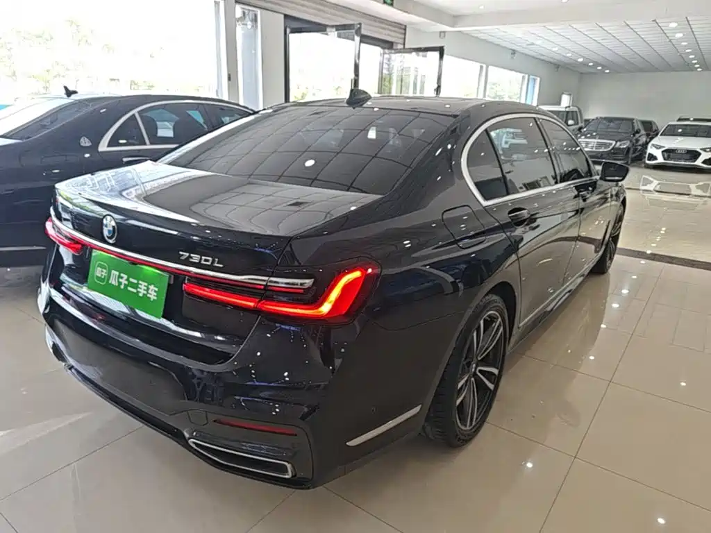 BMW 7 Series — миниатюра 7
