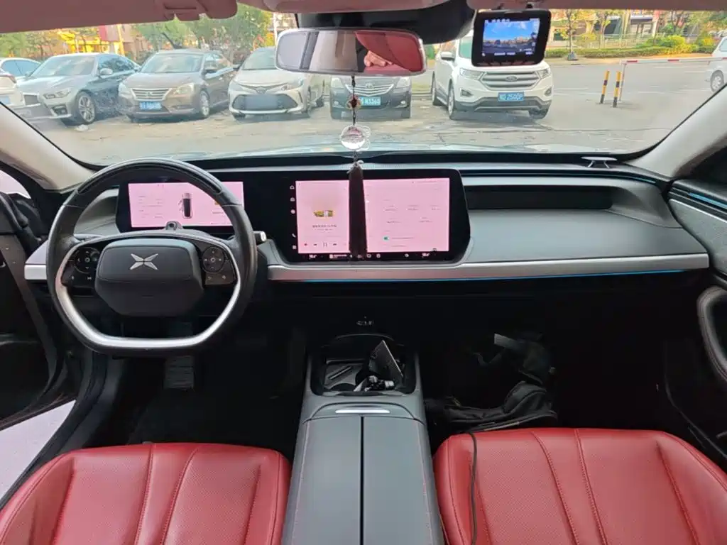 XPeng P7 — миниатюра 10