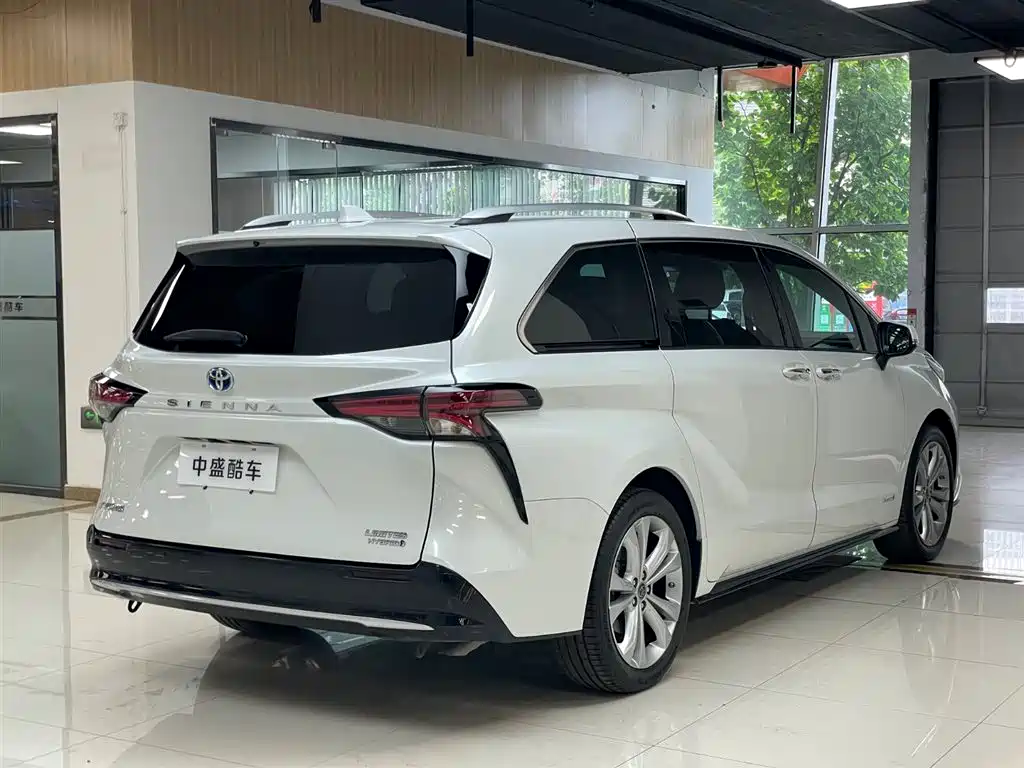 Toyota Sienna 2023 2.5L Luxury