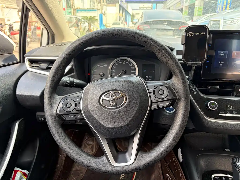 Toyota Corolla — миниатюра 12