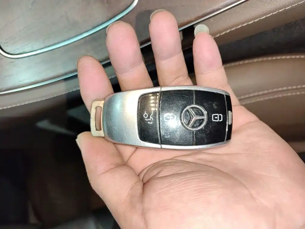 Mercedes-Benz E-Class — миниатюра 9