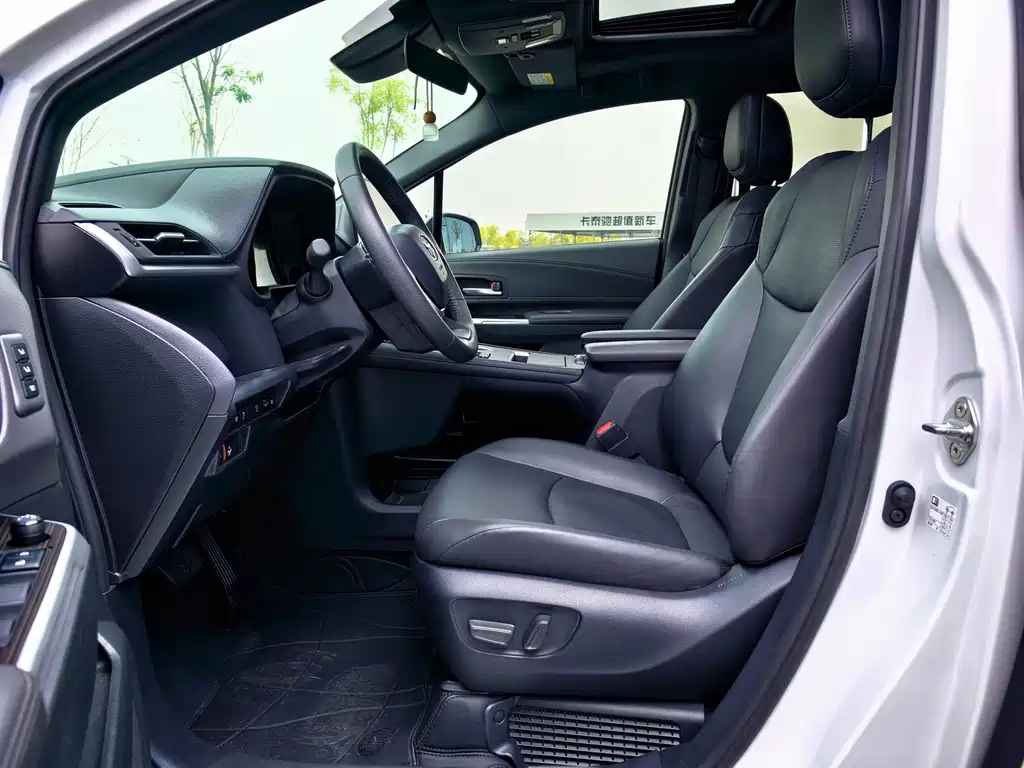 Toyota Granvia — миниатюра 10