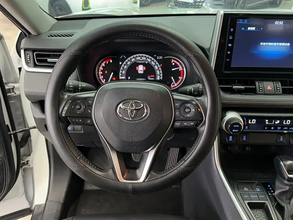 Toyota RAV4 — миниатюра 7