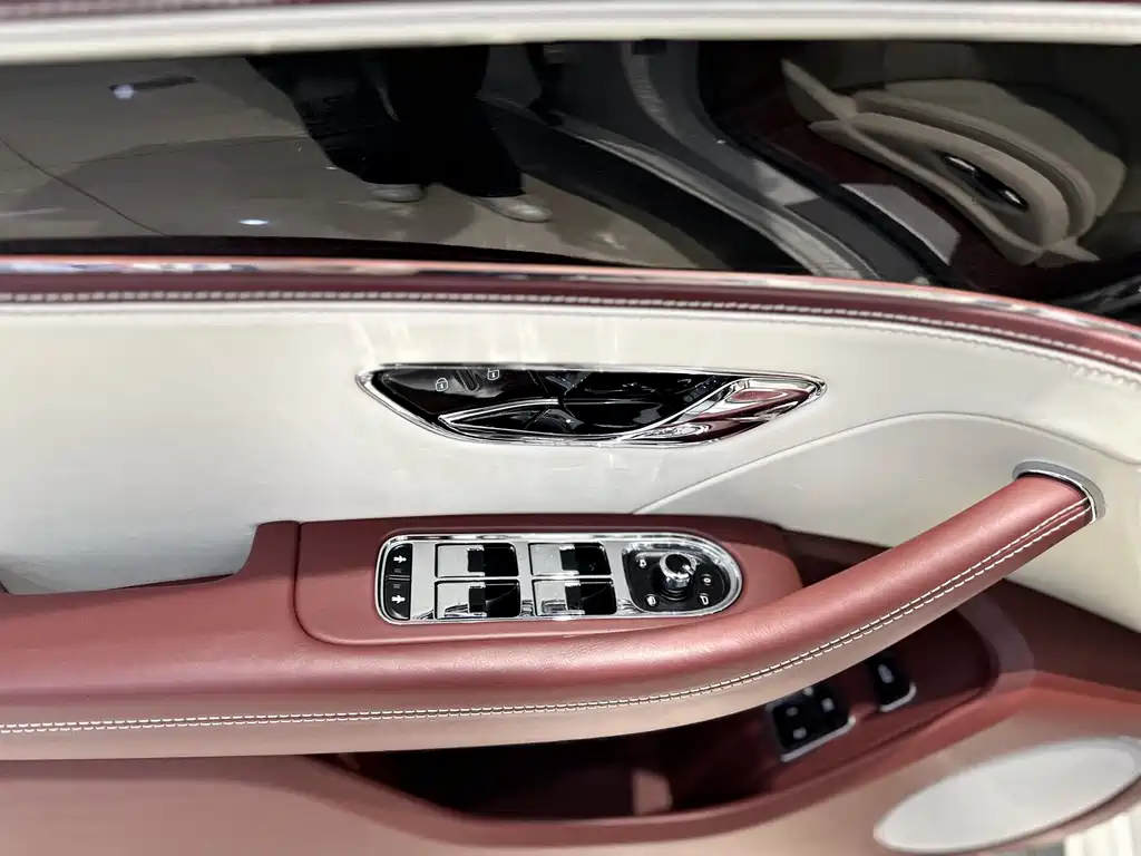 Bentley Flying Spur 2024 V8 Edition 8