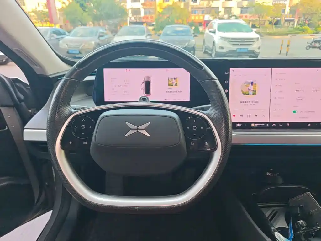 XPeng P7 — миниатюра 11