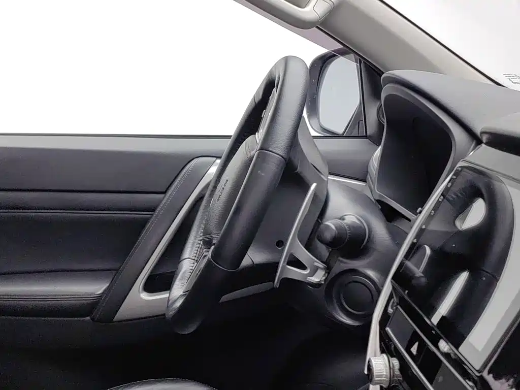Mitsubishi Pajero Sport (Import) — миниатюра 22