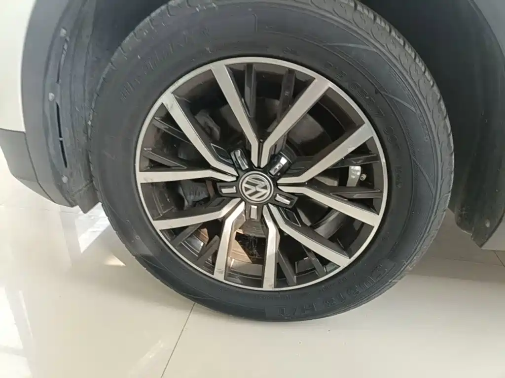 Volkswagen Tiguan L — миниатюра 23