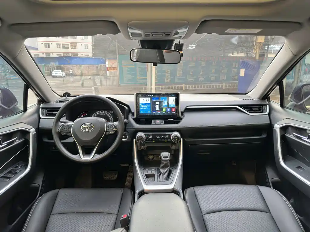 Toyota RAV4 — миниатюра 13