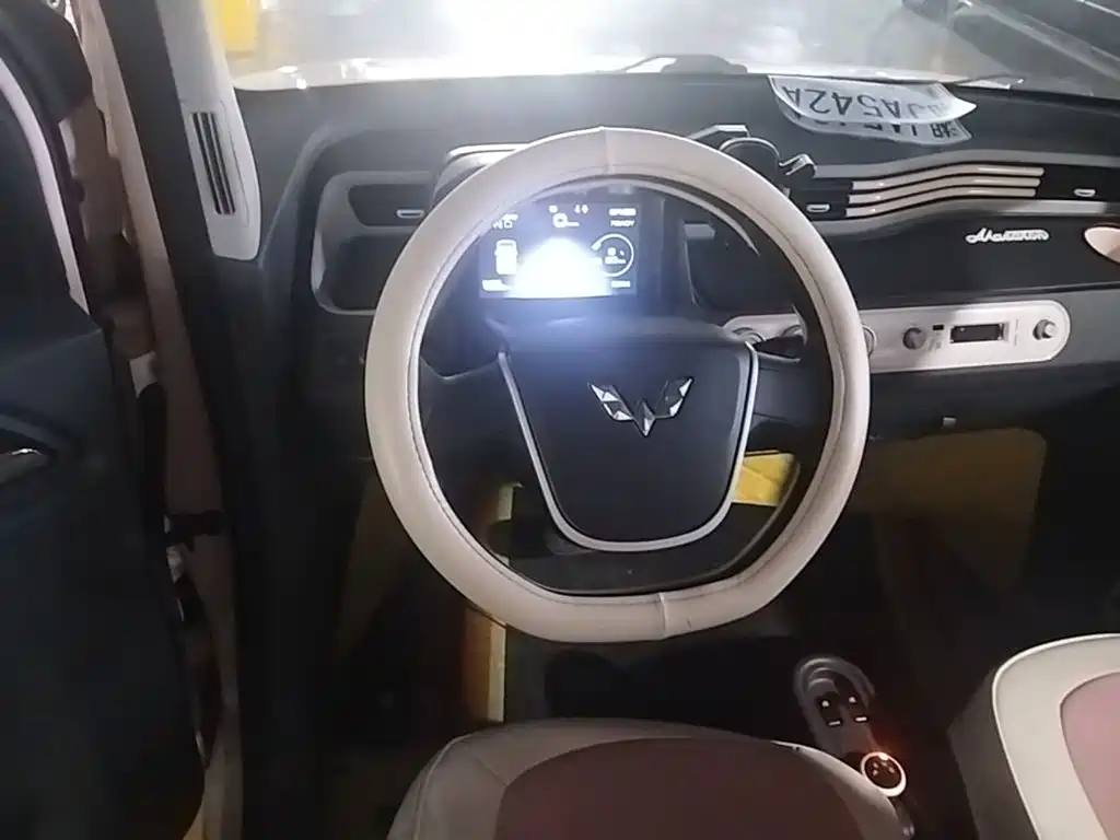 Wuling MINIEV — миниатюра 11