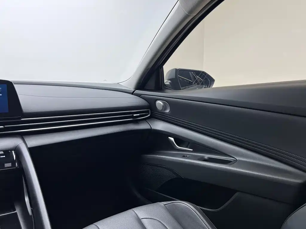 Hyundai Elantra — миниатюра 16