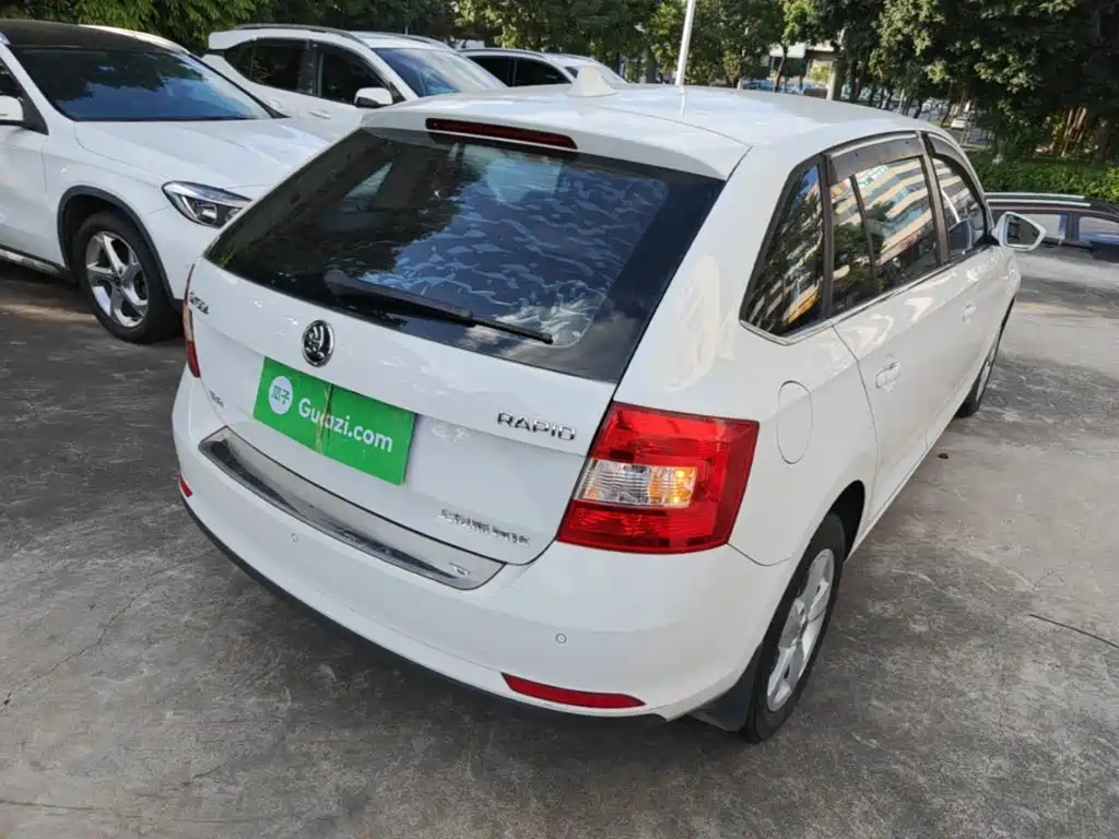 Skoda Rapid Spaceback — миниатюра 7