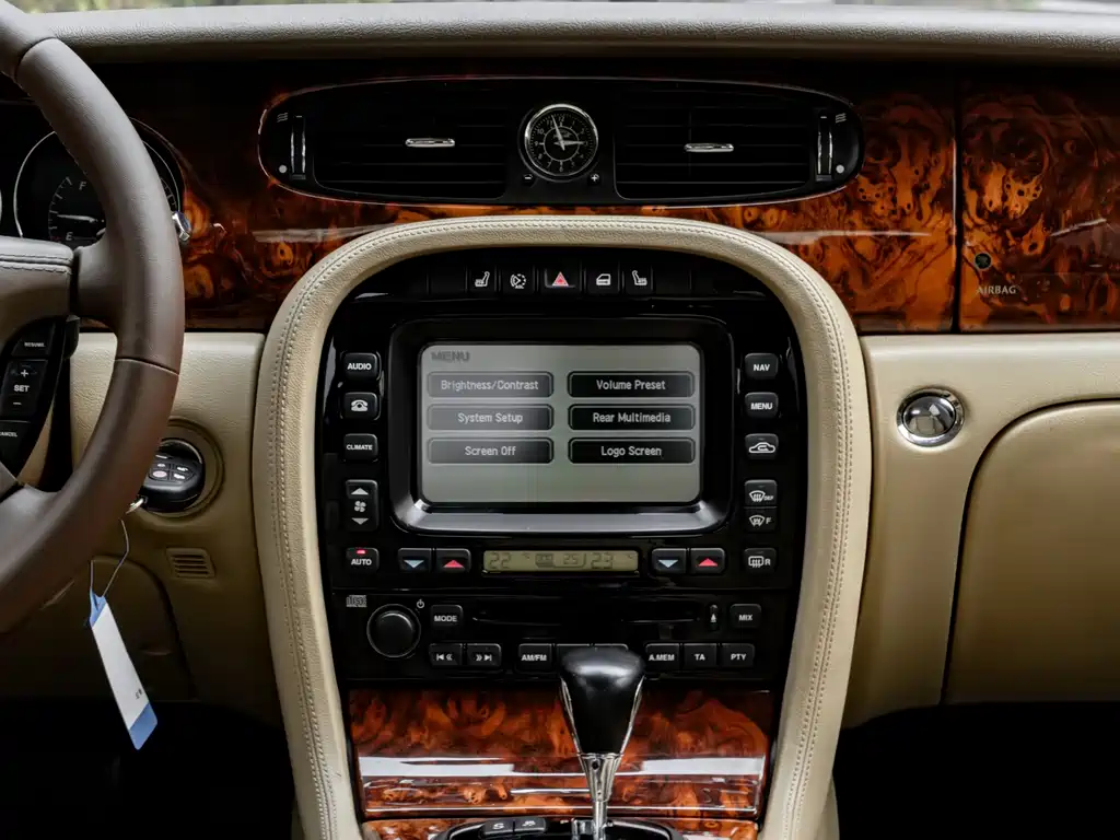 Jaguar XJ — миниатюра 22