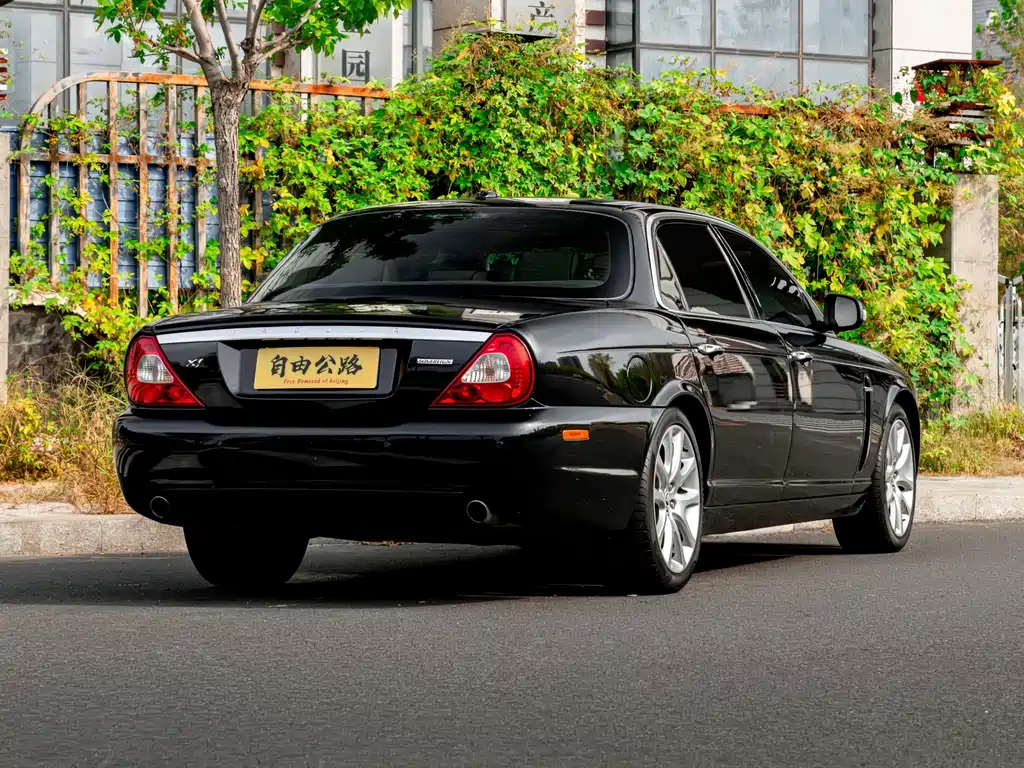 Jaguar XJ — миниатюра 6