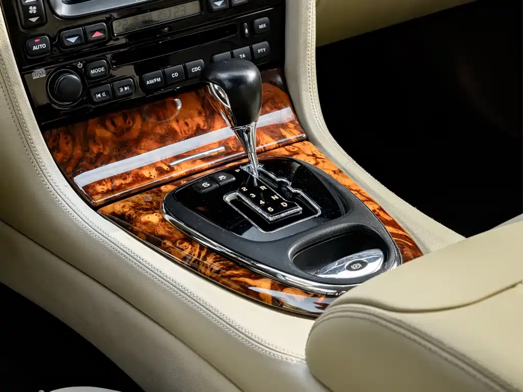Jaguar XJ — миниатюра 19