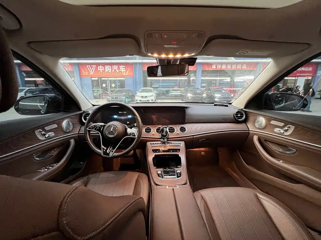 Mercedes-Benz E-Class — миниатюра 8
