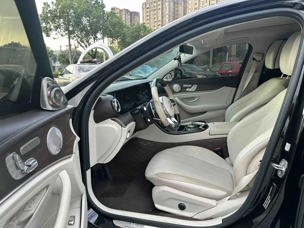 Mercedes-Benz E-Class — миниатюра 4