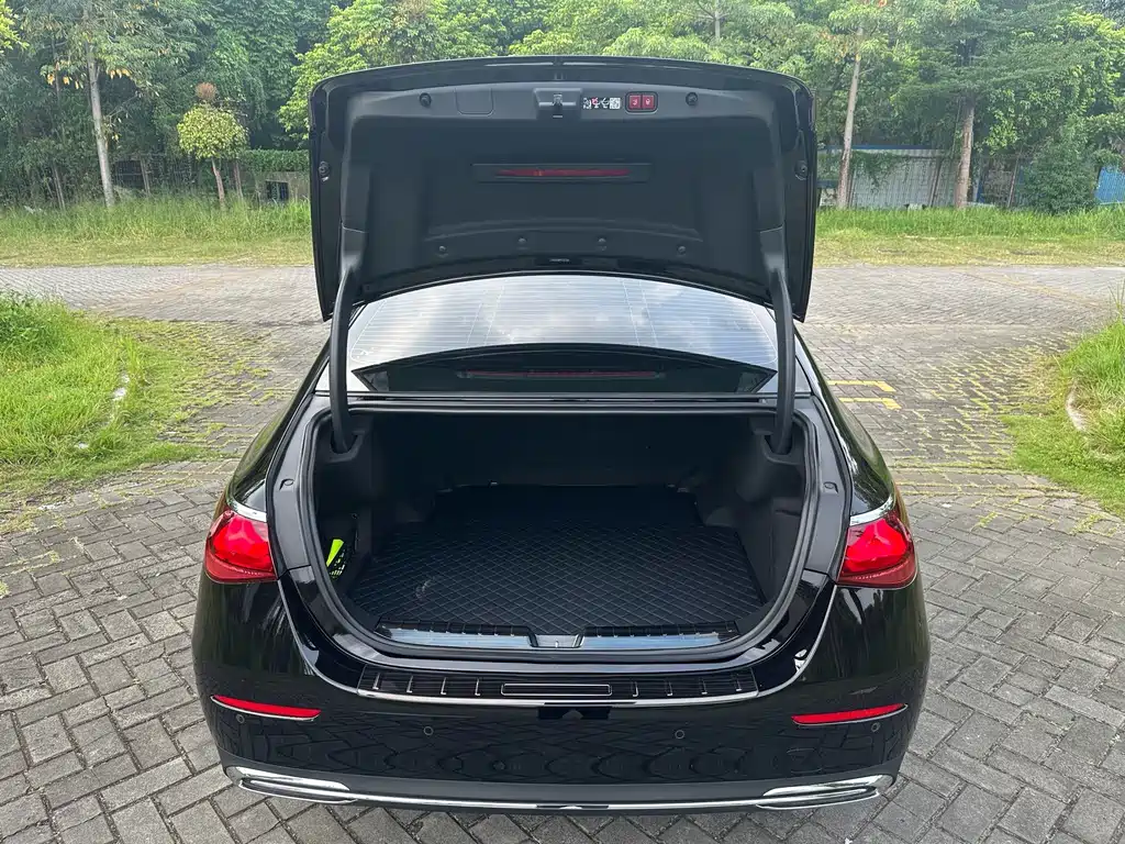 Mercedes-Benz E-Class — миниатюра 22