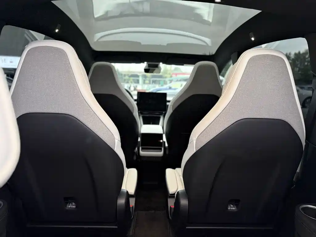 Tesla Model Y L — миниатюра 11