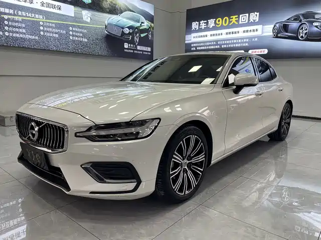 VOLVO  S60 2022