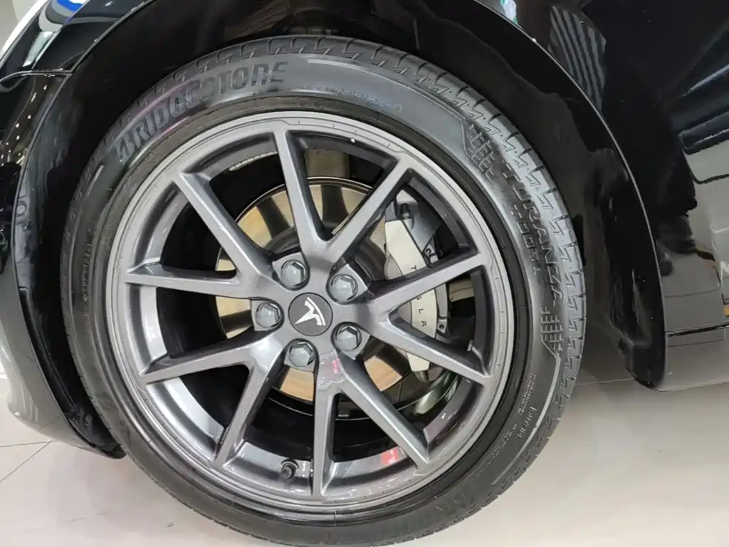 Tesla Model 3 — миниатюра 23