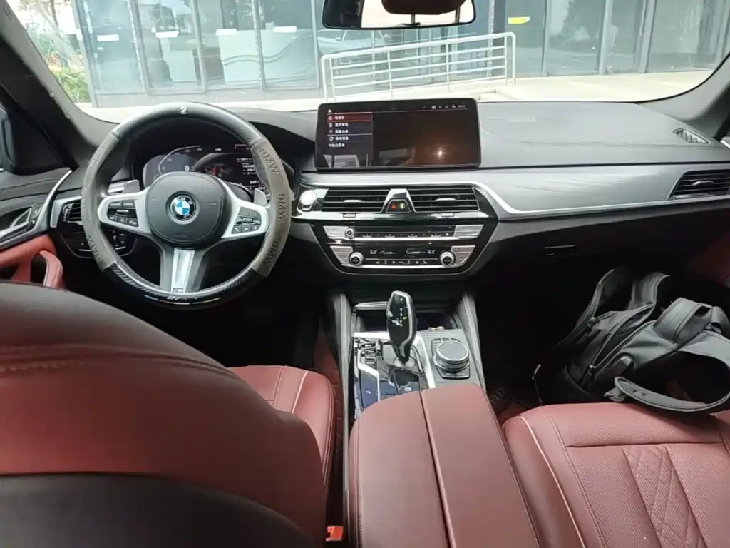 BMW 5 Series — миниатюра 10