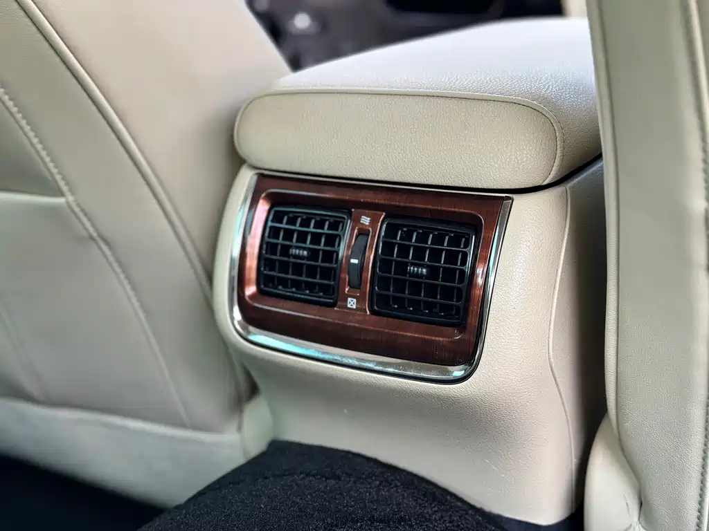 Toyota Crown — миниатюра 14