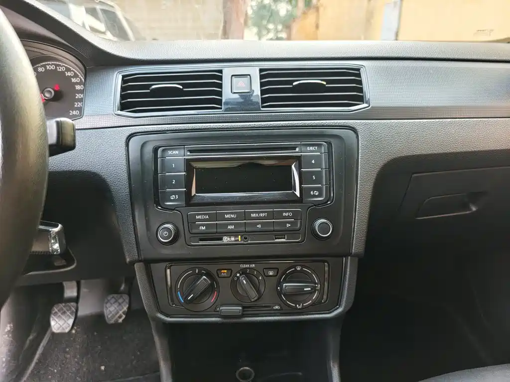 Volkswagen Santana — миниатюра 13